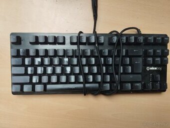 Mechanická klávesnice niceboy