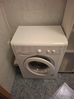 Prodám plně funkční pračku Indesit IWSC51051.