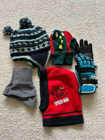 Zimní set: čepice, nákrčník, rukavice.