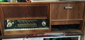 Staré rádio s gramofonem