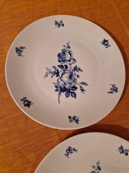 Retro porcelánové talíře s modrými květy, na zavěšení, 2 ks - 1