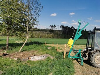Zapůjčení zatloukače kůlů za traktor HAMMER 001