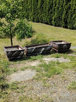 Antický betonový obdélníkový květináč