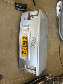 Audi A8 D3 víko kufru