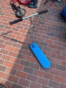 Tramp scoot