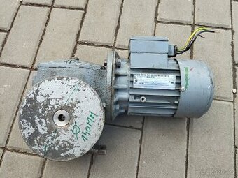 Motor s převodovkou