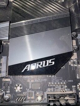 Prodám stále výkoný základní hardware