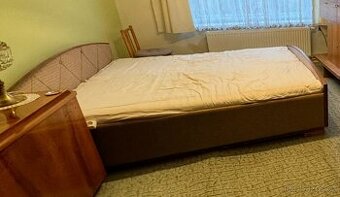 Postel s úložným prostorem 180x210
