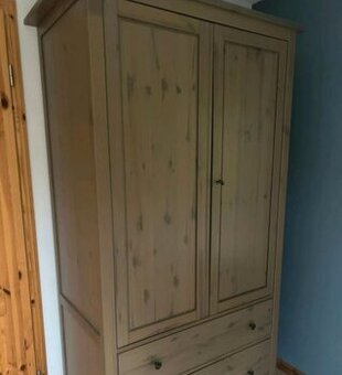 ŠATNÍ SKŘÍŇ IKEA HEMNES