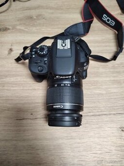 Canon 100D - objektiv 18-55mm, 2x baterie, obal