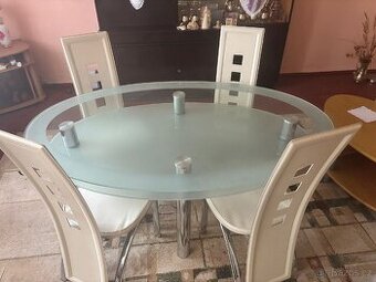 Skleněný jídelní stůl 160cm ×100cm
