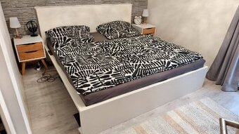 MANZELSKA POSTEL, STOLKY