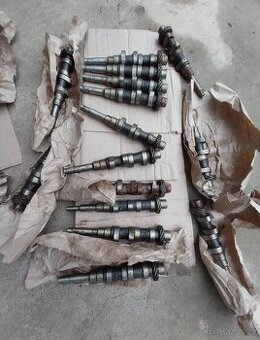 Originální nové díly z vojenského depozitu klika vačka válce