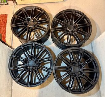 Porsche 21" 4ks alu disky. Porsche GTS Spider