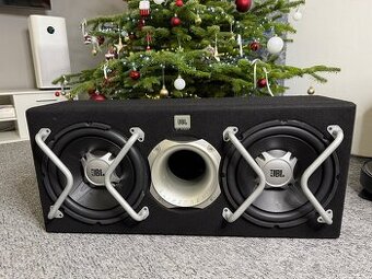 Autozvuk: subwoofer JBL GT5 (2×12”) + zesilovač