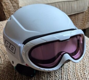 Dětská lyžarská helma a lyžařske brýle