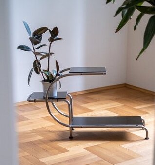 Designový květinový stolek - Funkcionalismus (opaxit)