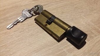 Vložka zámku s dvěma klíči