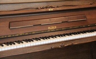 České pianino Petrof model antik + židle