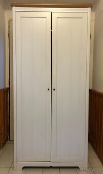 Bílá skříň ikea