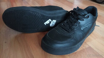 Nové boty CHAMPION vel. 41EUR, sleva 50%