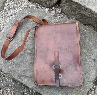 Stará vojenská kožená důstojnická brašna