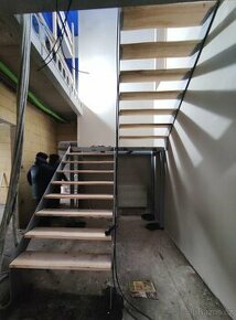 Železná konstrukce schodiště