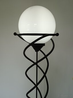 Lampa stojící