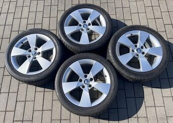 Octavia - 17 Denom + letní 225/45 Dunlop