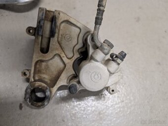 Zadní brzda Brembo