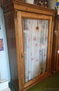 Starožitná skříň - 1