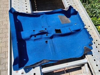 Peugeot 106 modrý koberec