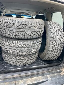 zimní pneumatiky Mitsubishi Pajero