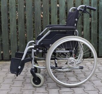 021-Mechanický invalidní vozík Meyra