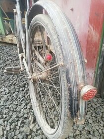 Staré kolo bicykl