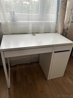 psací stůl IKEA