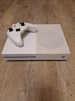 Xbox One + ovladač + hry
