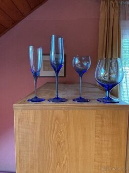 Luxusní skleničky s nádechem do modra