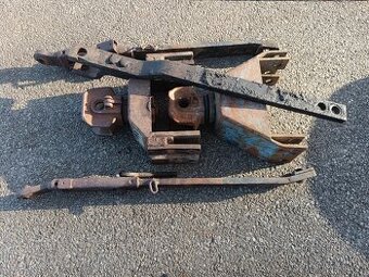 PRODÁM ZADNÍ ZÁVĚS A SPODNÍ LIŠTU RAMENA HYDRAULIKY