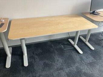 IKEA polohovatelný kancelářský stůl BEKANT rovný