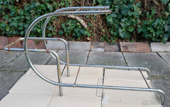 stojan, stolek na květiny z ohýbaných trubek k renovaci