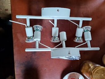 Stropní svítidlo nikdy nepoužité.