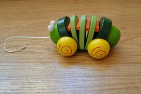 Woody tahací červík - dřevěná hračka