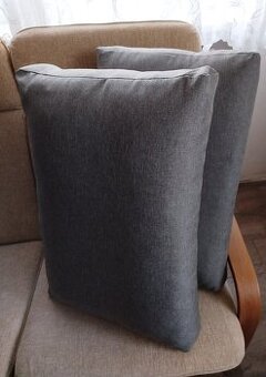 Polštář čalouněný, velký.