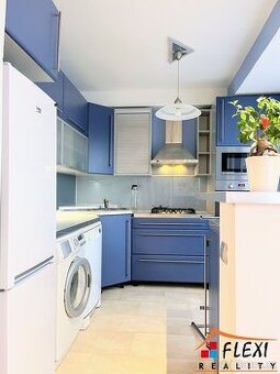 Prodej bytu  3+kk/66 m² s 2 garáži, lodžií a komoru na ul. P