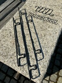 Závěsná tyč do kuchyně.