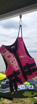 Vesta pro vodní sporty