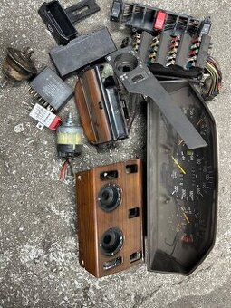 Mercedes-Benz W124 budíky a elektronika