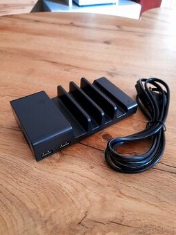 Dobíjecí stojánek na 4 USB zařízení