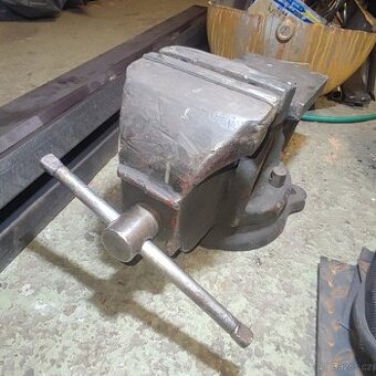 Dílenský svěrák velký